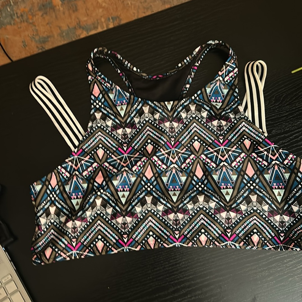 Geometric Patterned Swimsuit - Picture 5 of 7